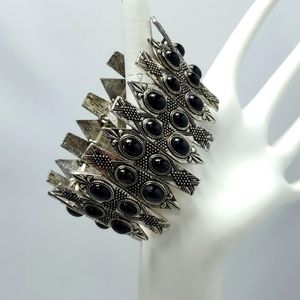 Devan antique silver with black stones stretch bracelet